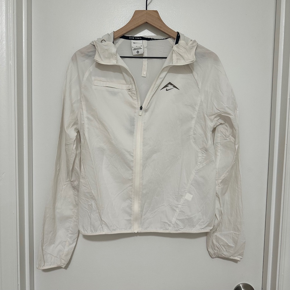 Nike Trail | Men's White Aires Packable Hooded Running Windbreaker Jacket, S